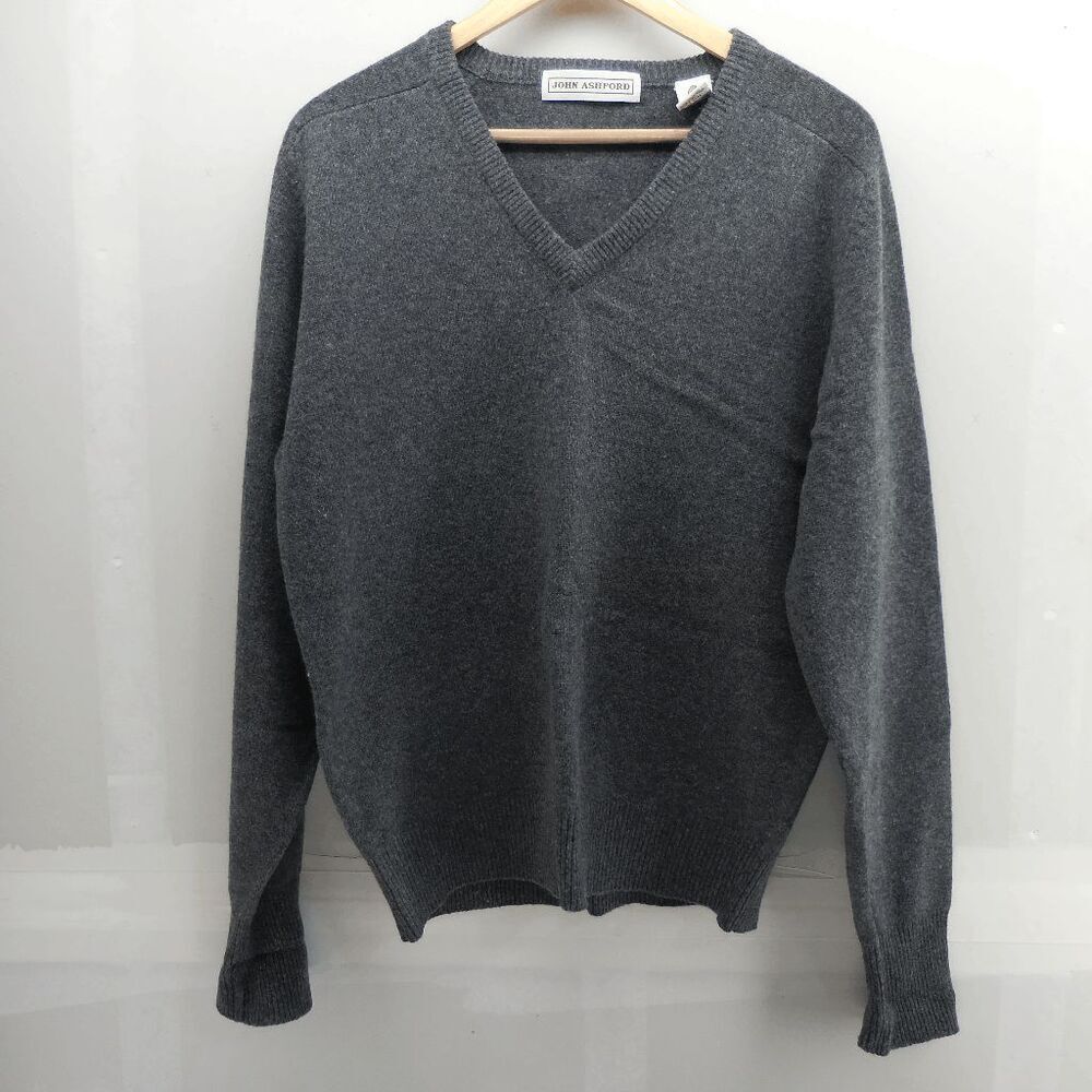 John Ashford 100% Lambs' Wool V-Neck Sweater Men's Large‎ Gray Needs Repair